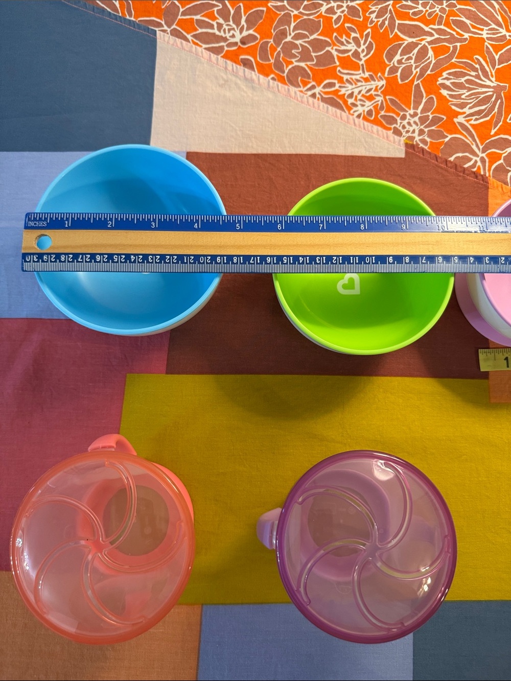 3 Munchkin Stay Put Suction Bowls & 2 Munchkin snack catcher containers - Picture 12 of 13